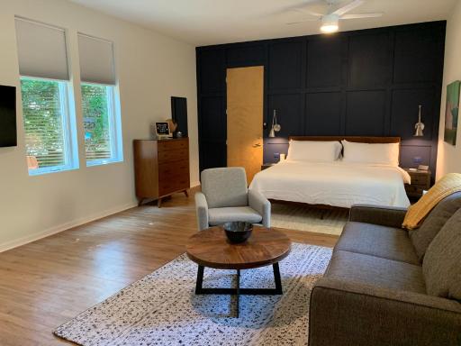 NormalBnB - 2 Blocks From Restaurants, Bars, Hospital - Housity