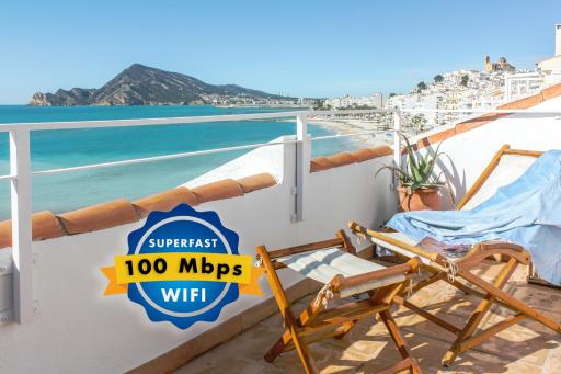 Escapada Romántica en Ático frente al Mar con Piscina - Housity