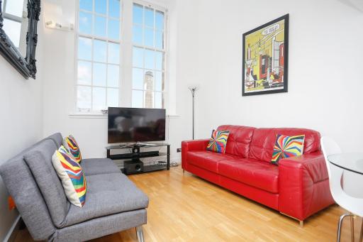 ALTIDO Centre of Old Town Cool Space (sleeps 6, 2 shower) - Housity
