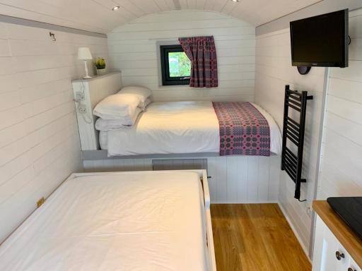 Shepherds Hut at Wern Mill - Housity