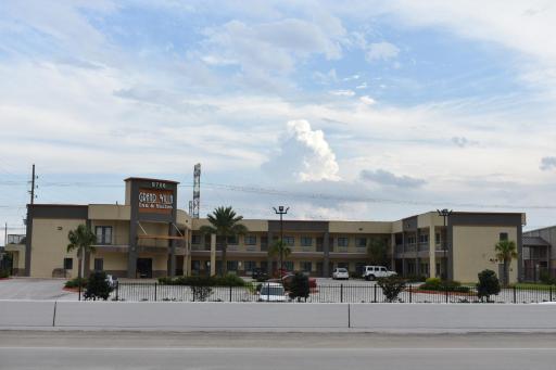 Grand Villa - Humble - Housity