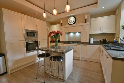 Luxary 4 Bed, 4 bathroom house in central Burnley - Housity