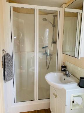 157 Amour Caravan - Housity
