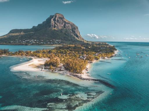 Paradis Beachcomber Golf Resort & Spa - Housity