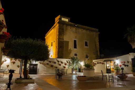 Hotel Foresteria Baglio Della Luna - Housity