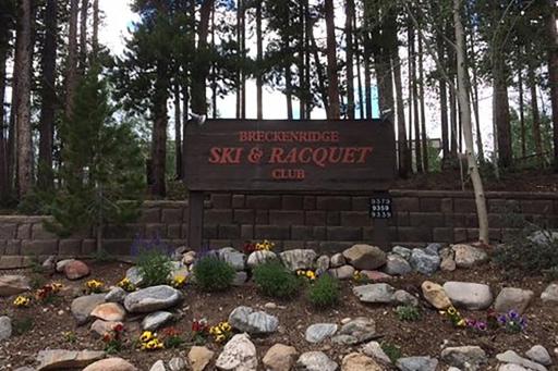 Ski & Racquet #103-C - Access to Indoor Pool, Hot Tubs and Town Shuttle - Housity