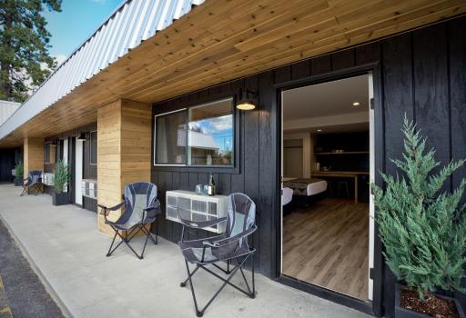Outdoors Inn - Housity