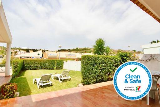 LovelyStay - Alto dos Caliços 2BR House with Garden - Housity