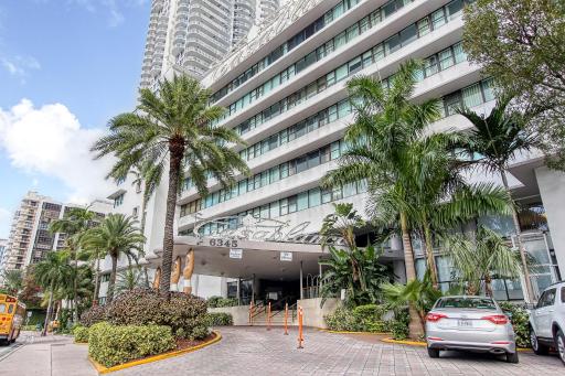 Deluxe Private Studios at the Casablanca - Housity