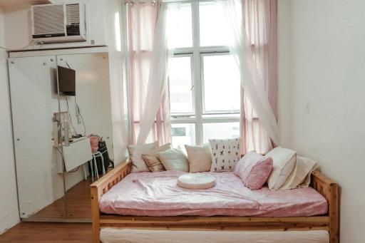 Cozy Sunlit Studio - Housity