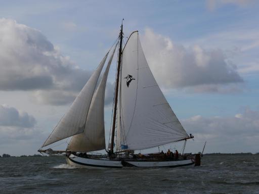 Beachfront Tjalkjacht Pelikaan Lemmer - Housity