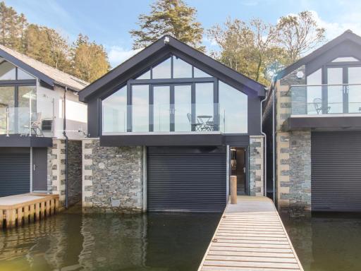 Boathouse on the Lake - Housity