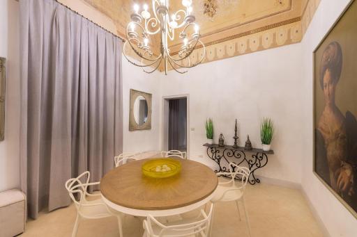 Spacious apartment in Sannicola 165 sqm with garden view - Housity