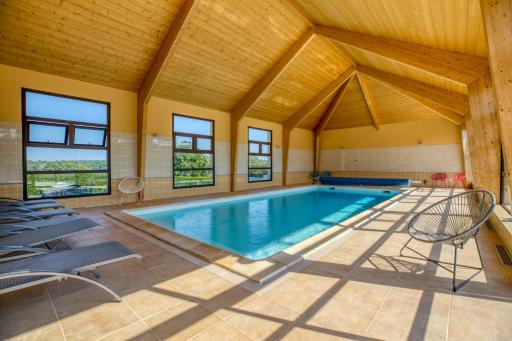 Maison confortable avec piscine a Villentrois Faverolles 250m² - Housity