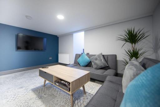 Centrally located 5 bedroom house for contractors, families and business travellers Ashford - Housity