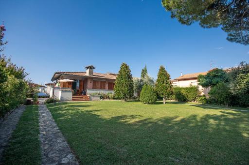 Villa Orsini - A Retreat in Pisa - Food and Relax - Housity