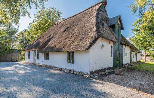 Gorgeous Home In Süderheistedt - Housity