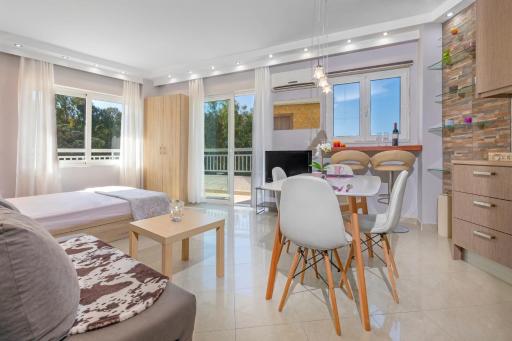 4. Sea view luxury suite for 4 in Rhodes centre! - Housity