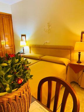 Hostal León - Housity