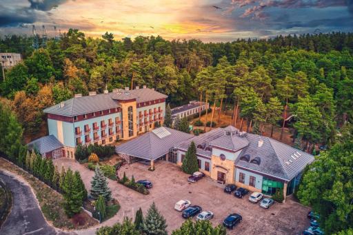 4 Pory Roku Restauracja i Nocleg - Housity