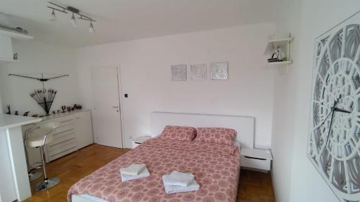 Poesia Apartment - Housity