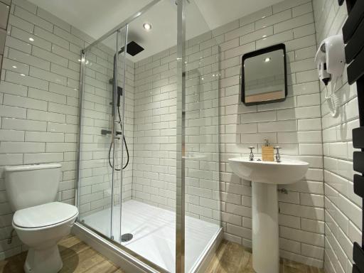 Queen Street Boutique Suites - Housity