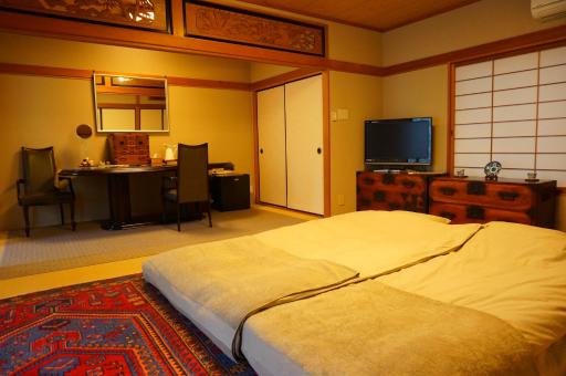 Atelier Bee's Knees Bed & Breakfast - Housity