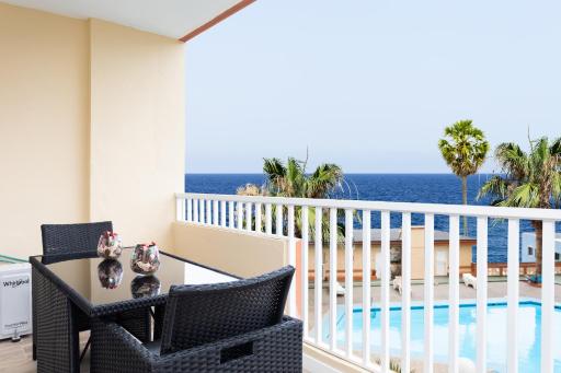 Frontline Las Arenitas with pool - Housity