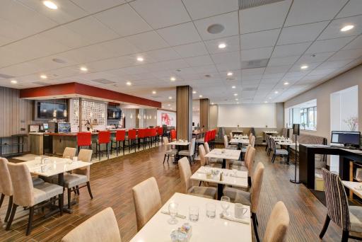 Holiday Inn - Salem, an IHG Hotel - Housity