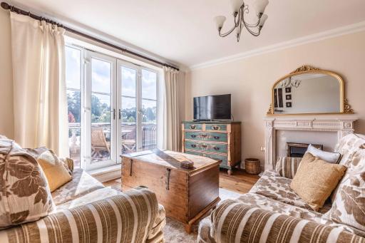 5 MINUTE WALK TO ASCOT RACECOURSE - FREE PARKING - Housity