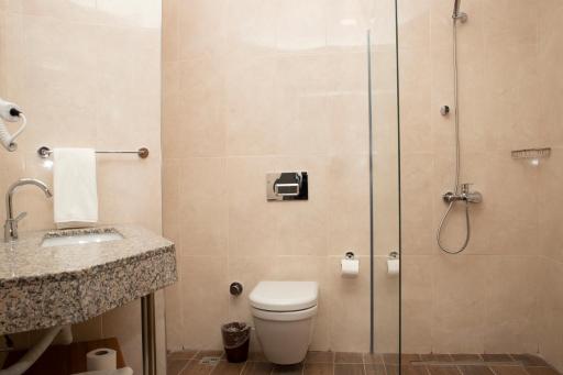 BUSINESS EXPRESS HOTEL - Housity