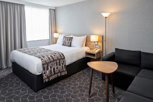 Holiday Inn Ellesmere Port/Cheshire Oaks, an IHG Hotel - Housity