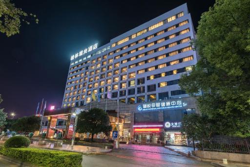 Guilin Plaza Hotel - Housity