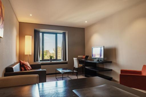 Castelnou Aparthotel - Housity