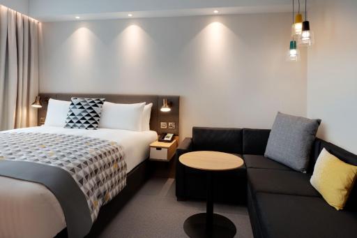 Holiday Inn London Heathrow - Bath Road, an IHG Hotel - Housity