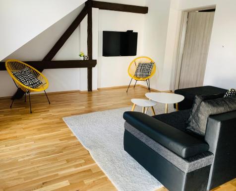 Violet Apartment by Alex Rafael - Housity