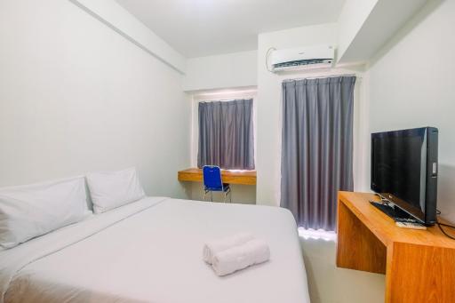 Simply Look Studio Tamansari Mahogany Karawang Apartment By Travelio - Housity