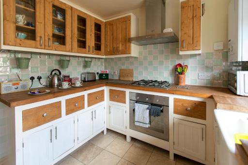 Charming terraced cottage close to Alton Towers - Housity