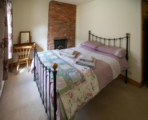 Charming terraced cottage close to Alton Towers - Housity