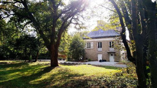 KastellRen - Rennes - Grand parking privé - Housity