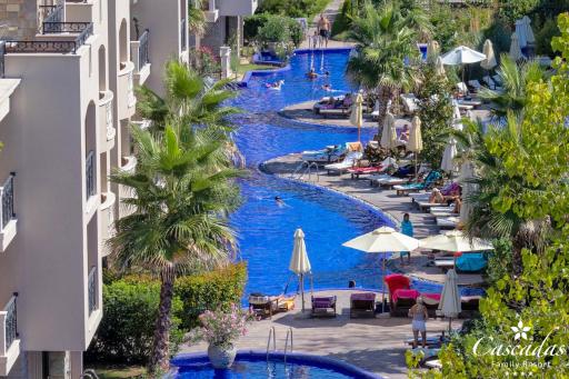 Cascadas Family Resort - Housity