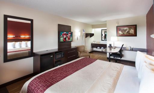 Red Roof Inn PLUS+ Philadelphia Airport - Housity