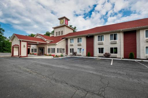 Red Roof Inn Clifton Park - Housity