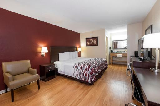 Red Roof Inn Knoxville North - Merchants Drive - Housity