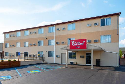 Red Roof Inn Cameron - Housity