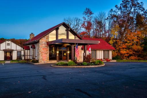 Red Roof Inn & Suites Hazleton - Housity