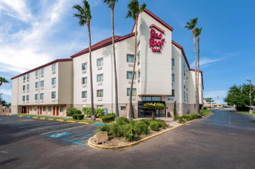 Red Roof Inn Laredo - Housity