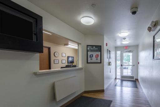 HomeTowne Studios by Red Roof Columbus - Housity