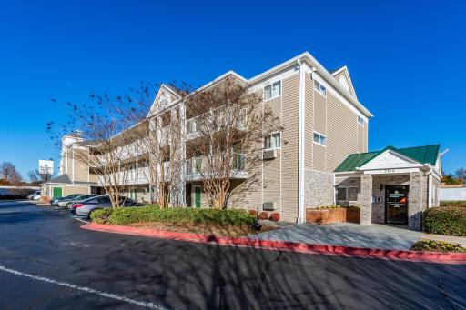 HomeTowne Studios by Red Roof Atlanta - Chamblee - Housity