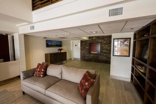 Red Roof Inn PLUS+ Houston - Energy Corridor - Housity